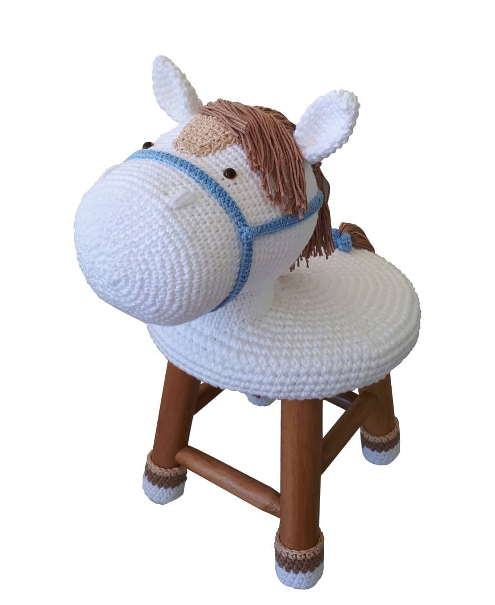 Banqueta com Capa de Crochê de Cavalo